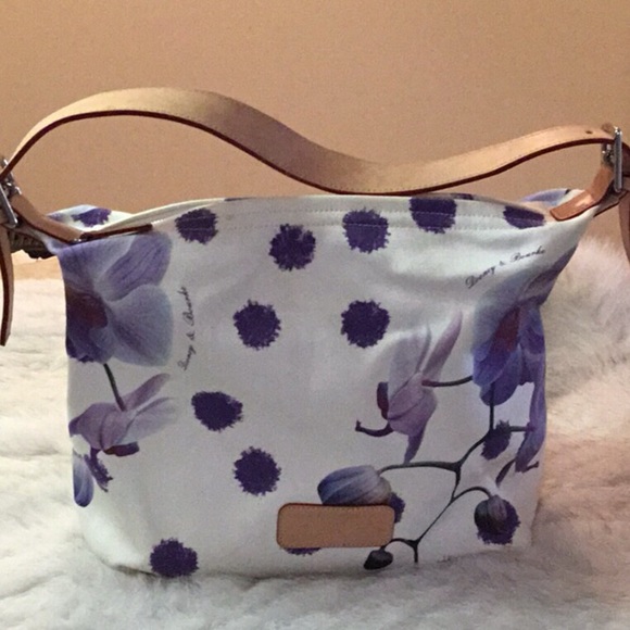 Dooney & Bourke Handbags - 💕 Gorgeous Dooney & Bourke Trend Setter